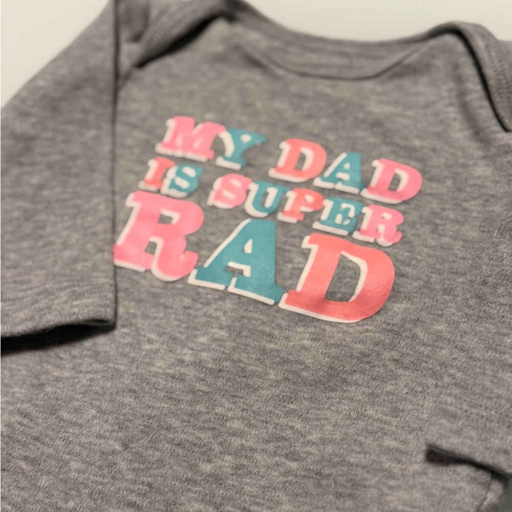 💥4/$20💥 Carter's ‘My Dad is Super Rad’ Gray Onesie size 3 Months
